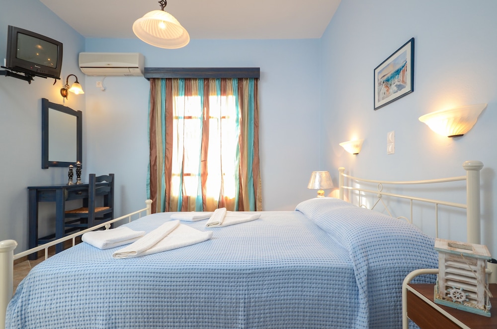 Studio, 1 Double Bed, Garden View