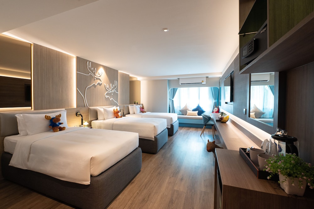 Triple Bed with Bathtub - Photo 7