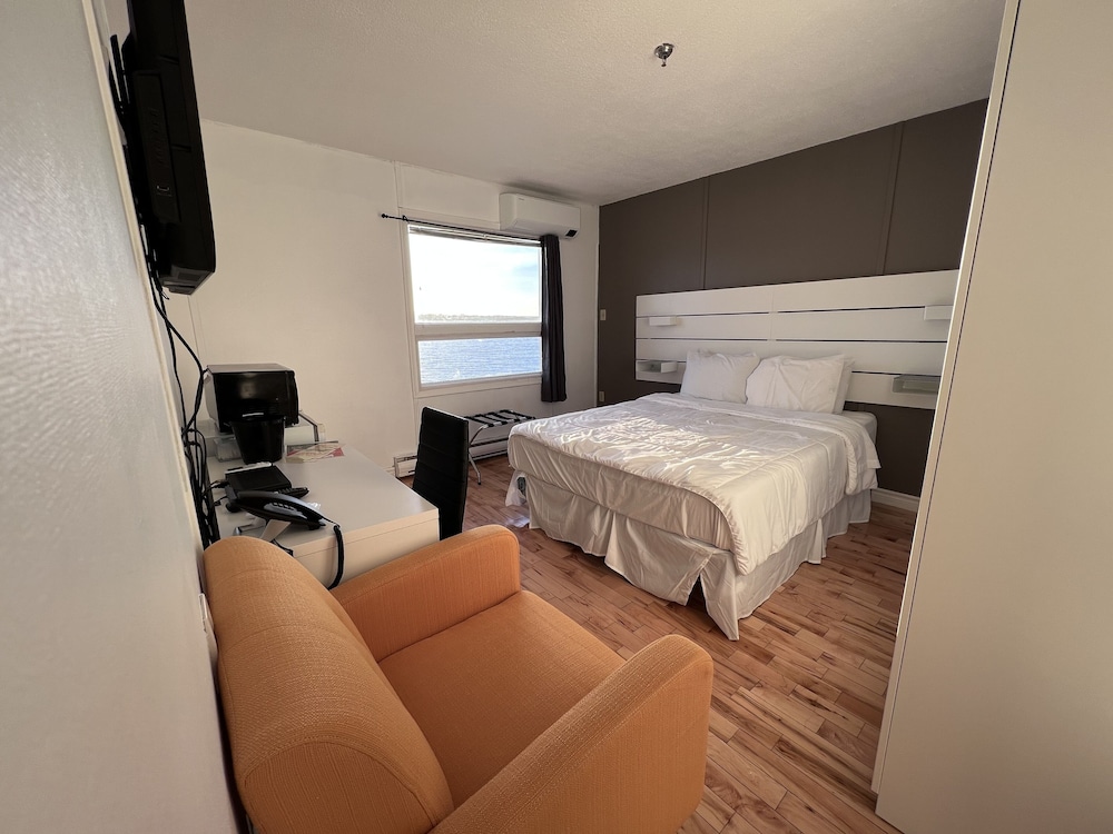 Deluxe Single Room, 1 Queen Bed, Sea View photo 1