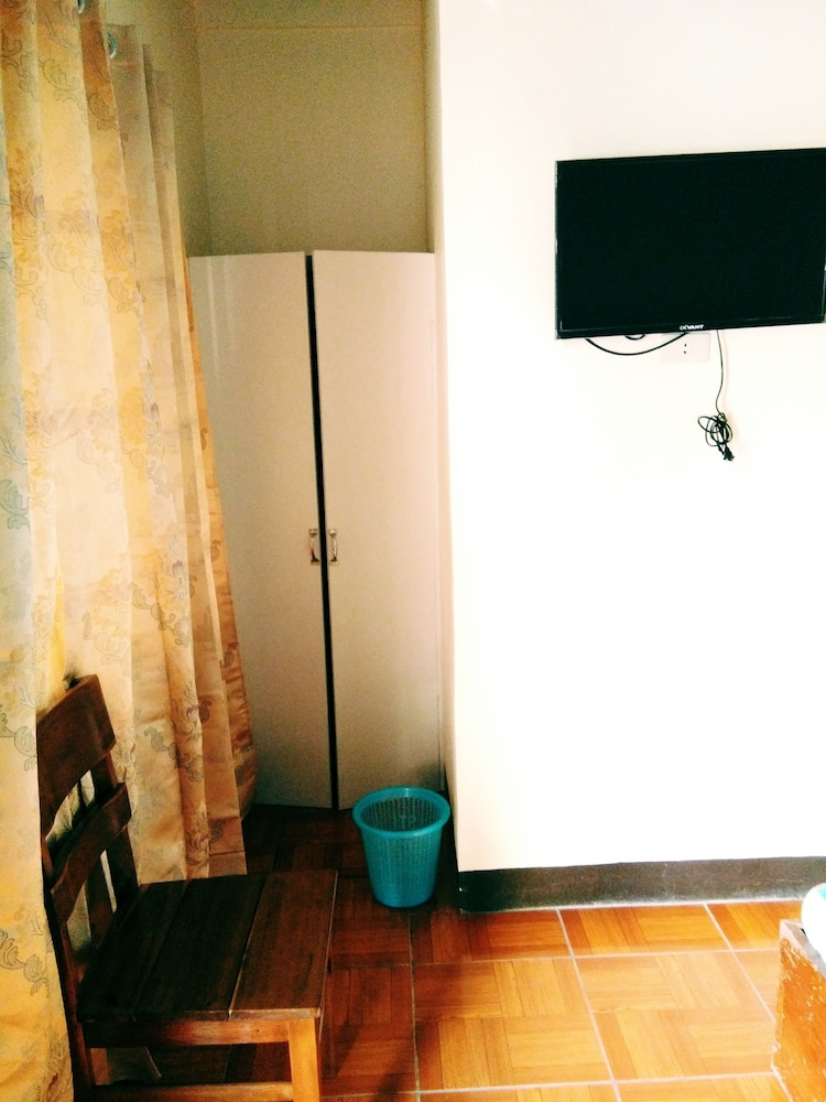 Budget Double Room photo 3