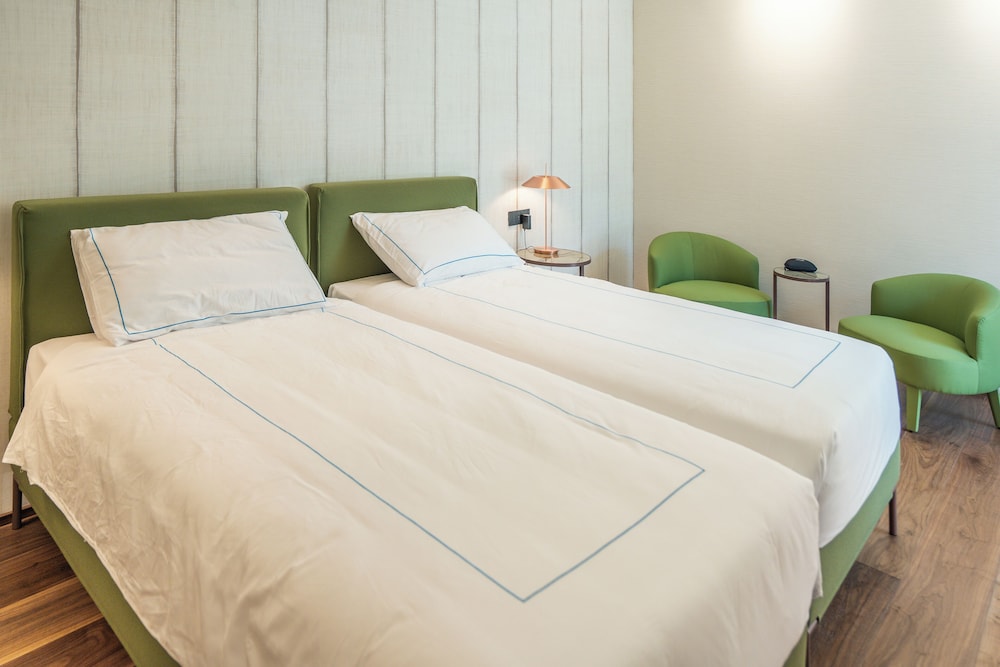 Royal Suite, 2 Twin Beds, Courtyard Area - Photo 7