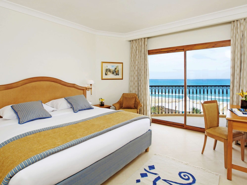 Junior Suite, 1 King Bed with Sofa bed, Sea View - Photo 1