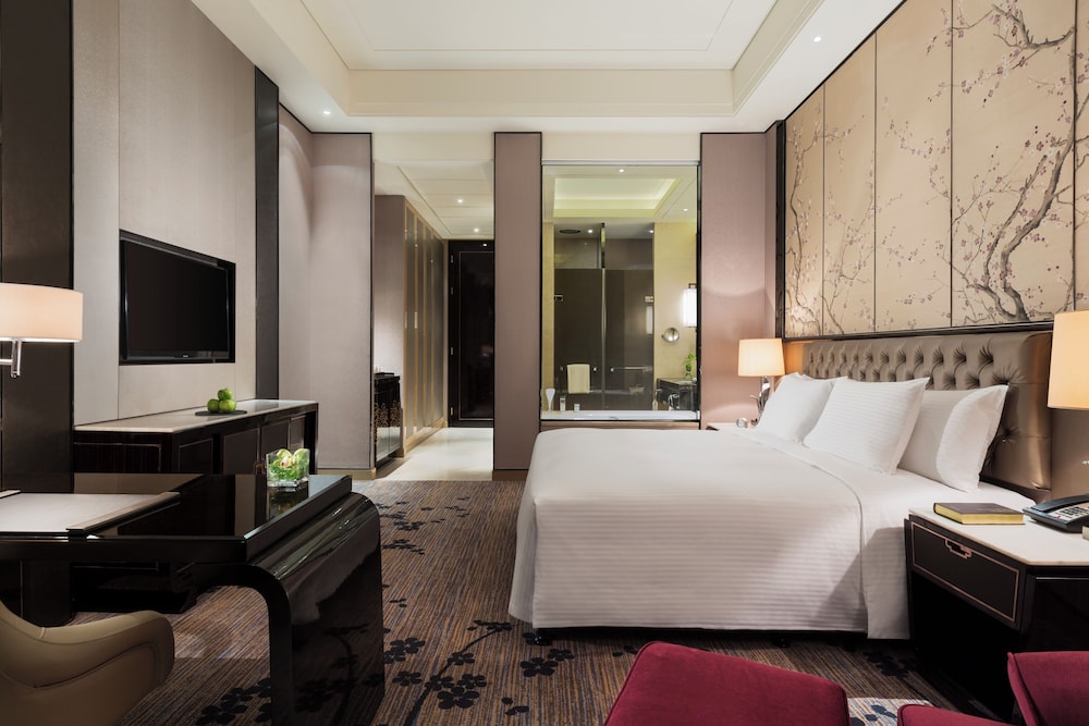 Superior Room, 1 King Bed photo 1