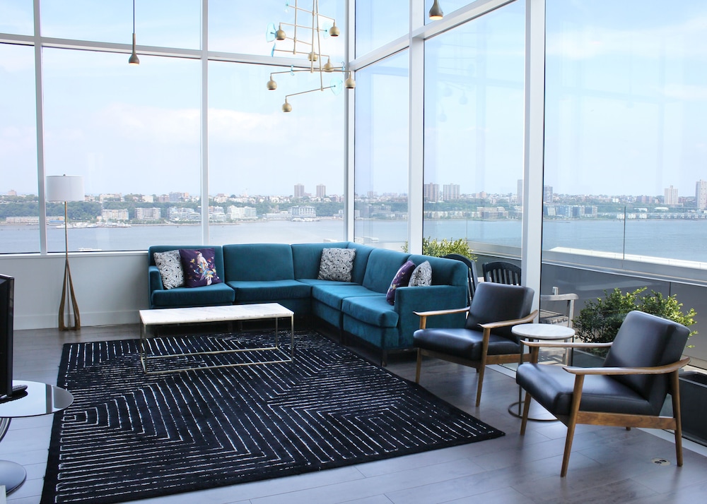 Suite (Heaven Over Hell Penthouse)