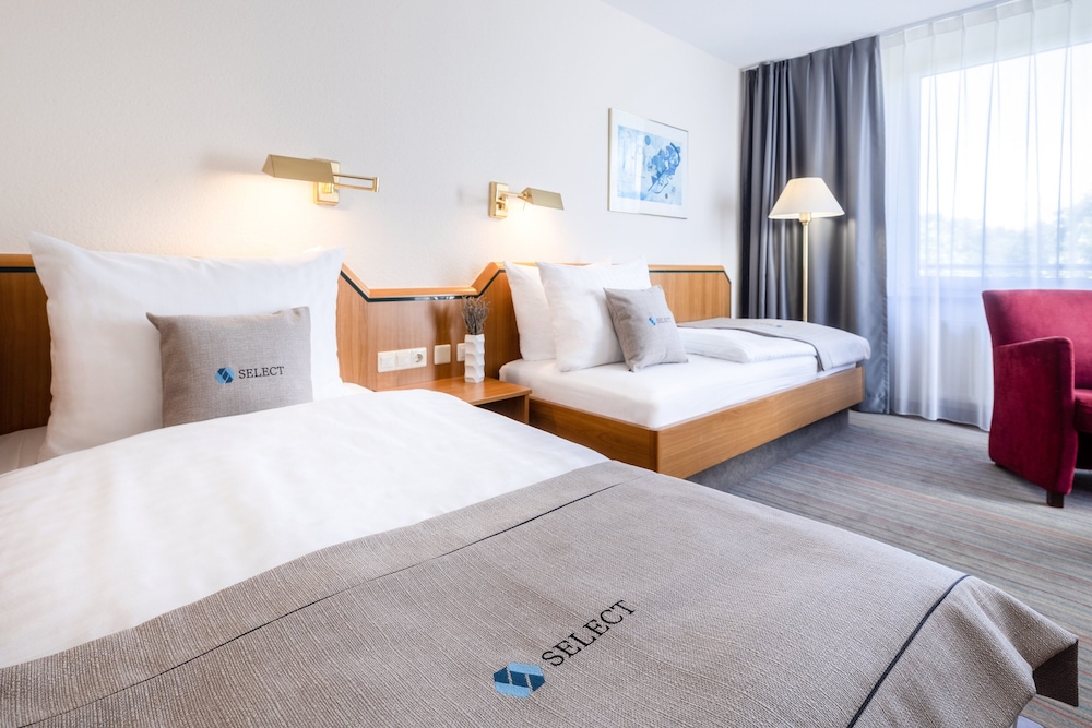 Comfort Triple Room, 1 King Bed With Sofa Bed photo 1