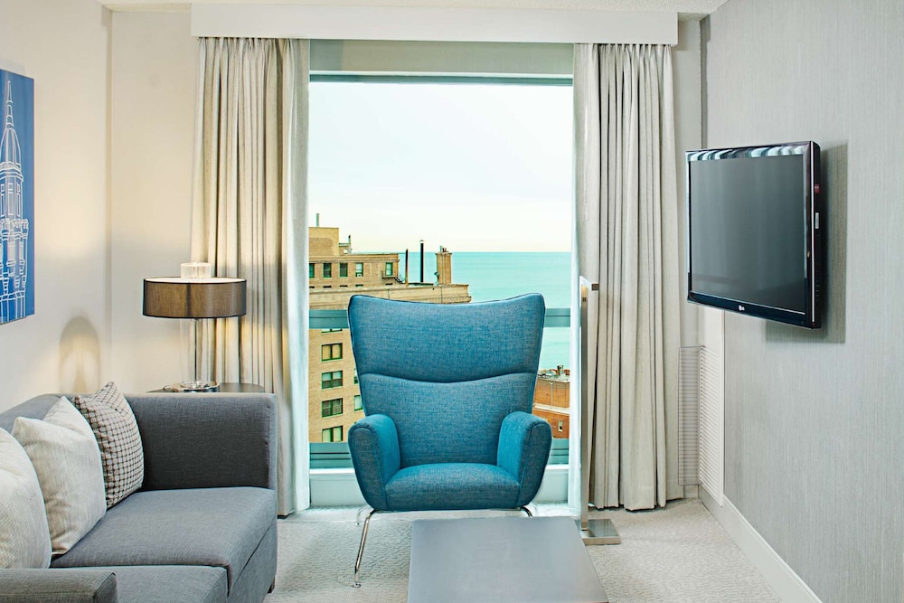 Suite, 1 Bedroom - Photo 7