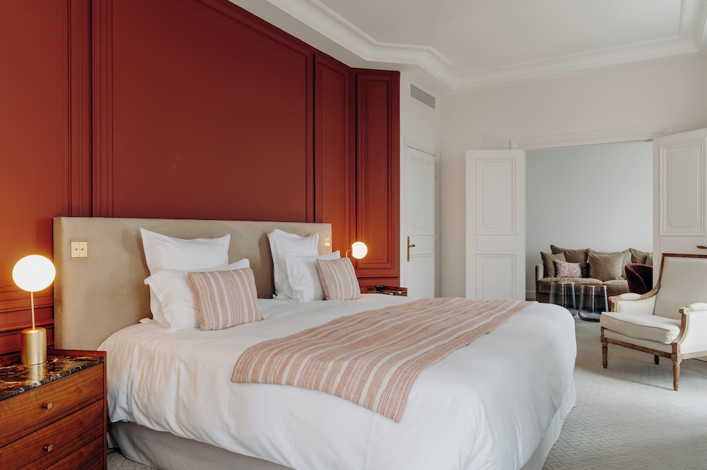 Suite - Photo 1