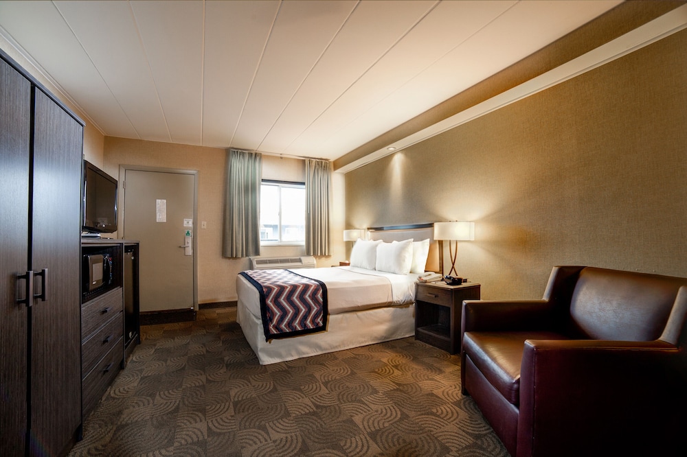 Traditional Room, 1 Queen Bed, Non Smoking - Photo 1