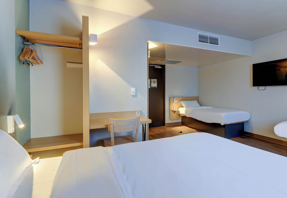 Classic Quadruple Room - Photo 5