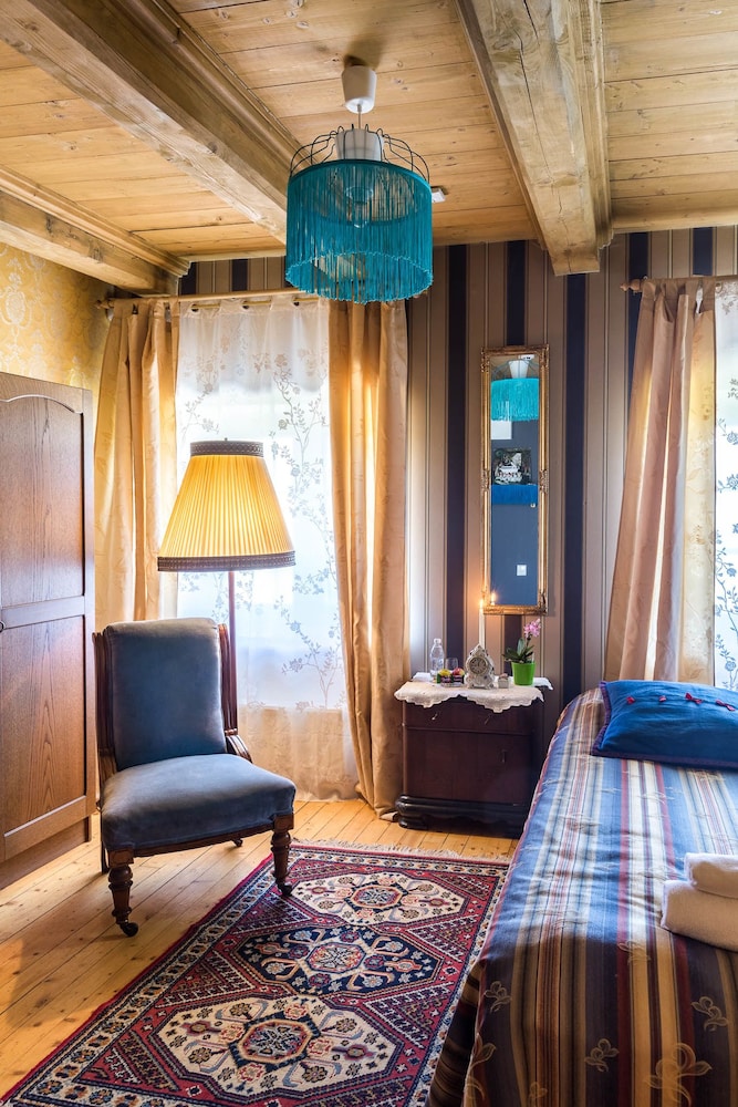 Family Room (For 5 People)
