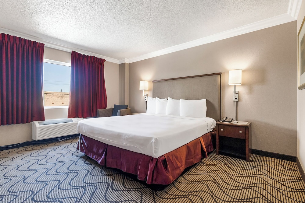 Suite, 1 King Bed, Non Smoking - Photo 1