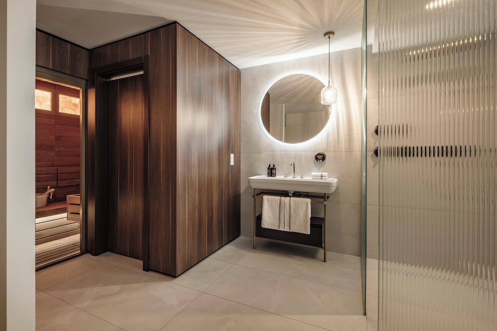 Deluxe Suite with Private Pool and Sauna photo 3