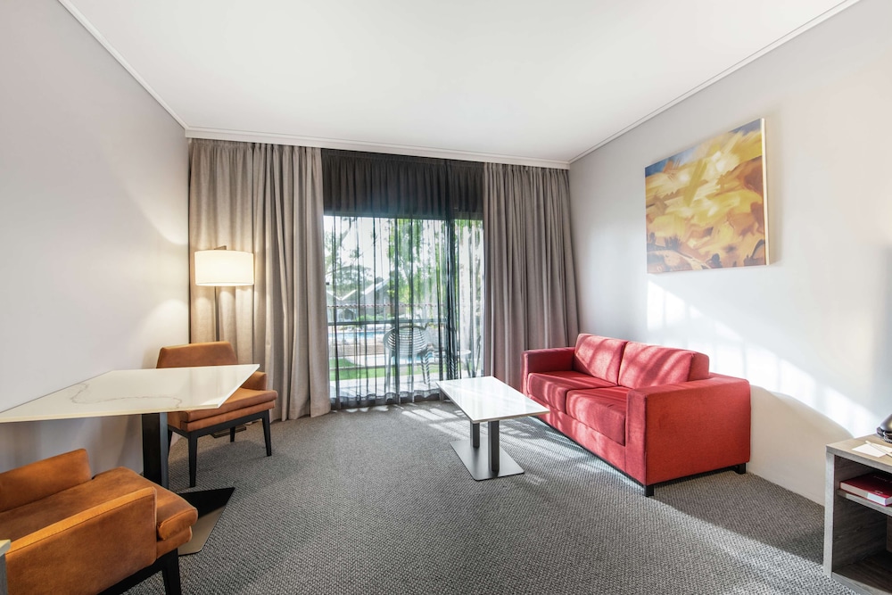 Junior Suite, 1 King Bed, Mountain View
