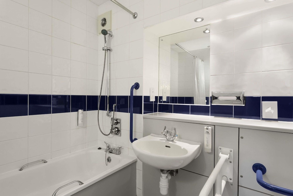 Room, 2 Twin Beds, Accessible, Non Smoking (Mobility) - Photo 6
