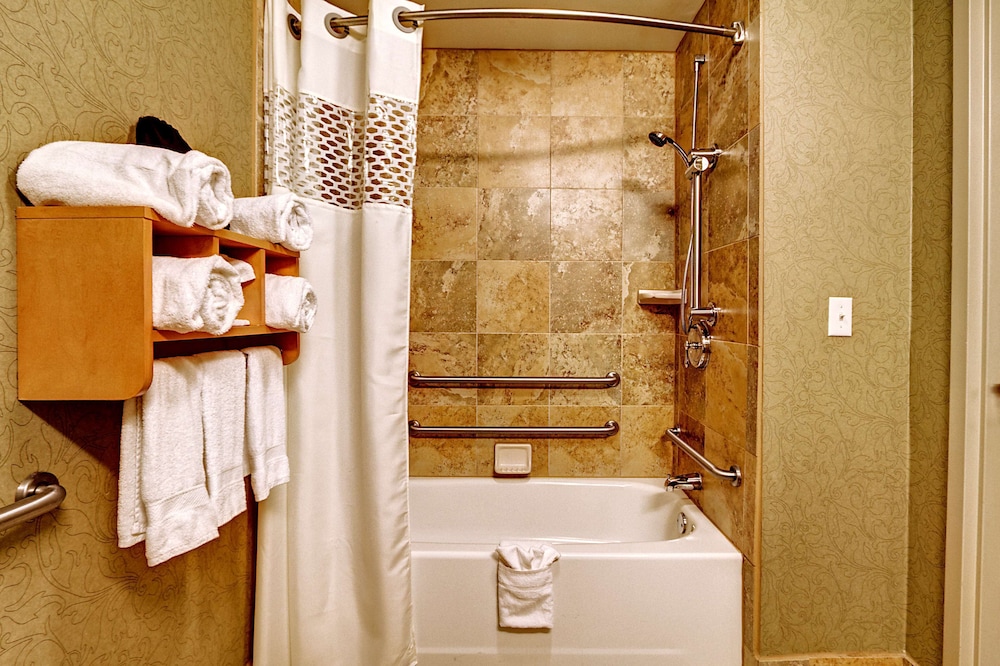 ADA Accessible Room, 2 Queen Beds, Accessible, Bathtub (Mobility & Hearing) - Photo 3