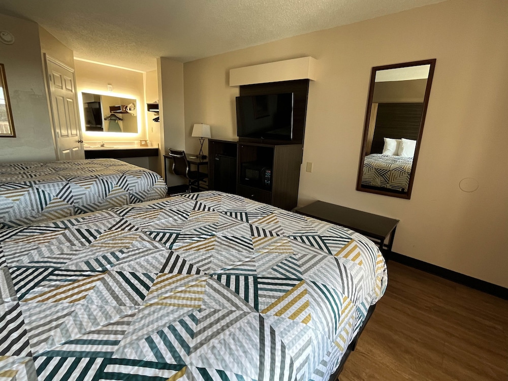 Deluxe Room, 2 Double Beds, Non Smoking, Refrigerator & Microwave - Photo 4