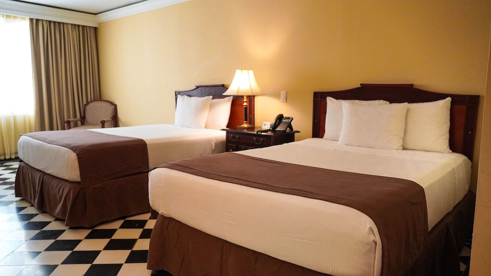 Standard Double Room, 2 Queen Beds - Photo 1