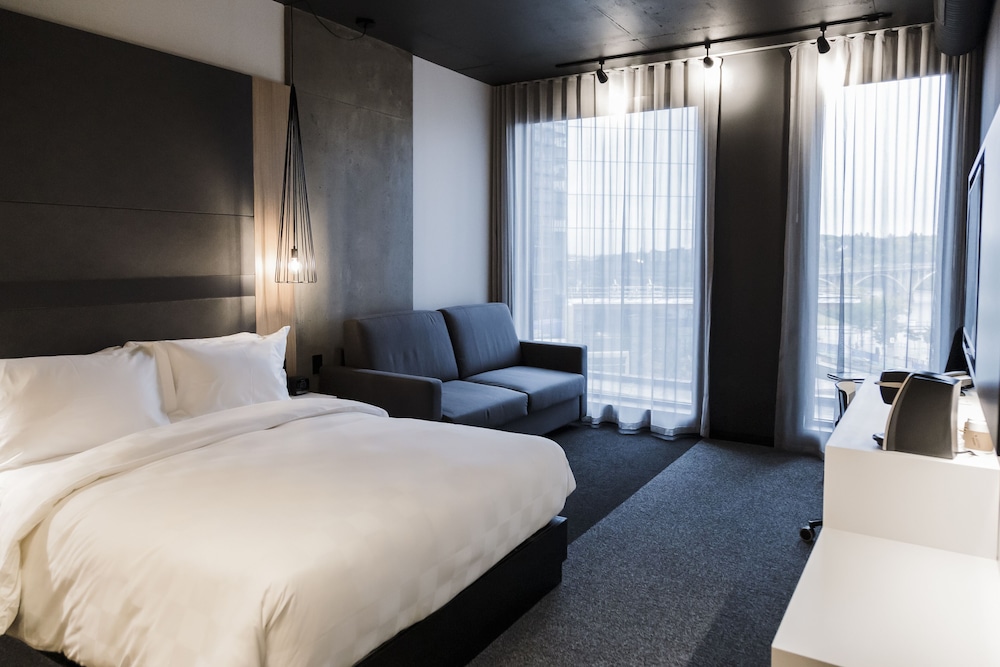 Room, 1 Queen Bed with Sofa bed