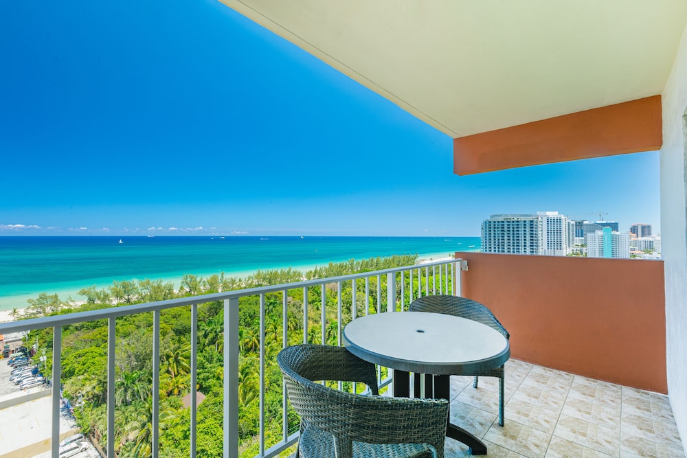 Deluxe 1 Bedroom Suite  - Ocean View photo 1