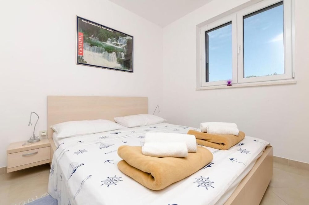 Apartment (A2)