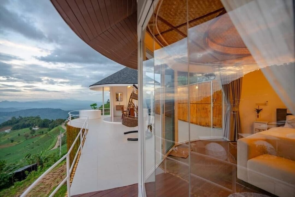 Grand Room, 1 Bedroom, Bathtub, Mountain View photo 1