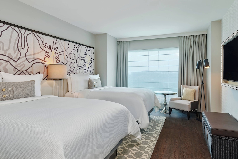 Room, 2 Queen Beds (Mobility Accessible, Tub)