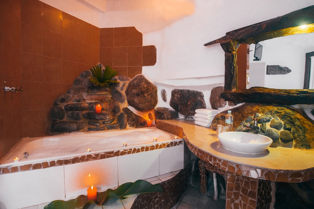 Suite, Hot Tub