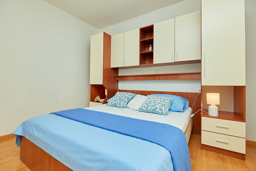 City Apartment, 2 Bedrooms, Balcony photo 3