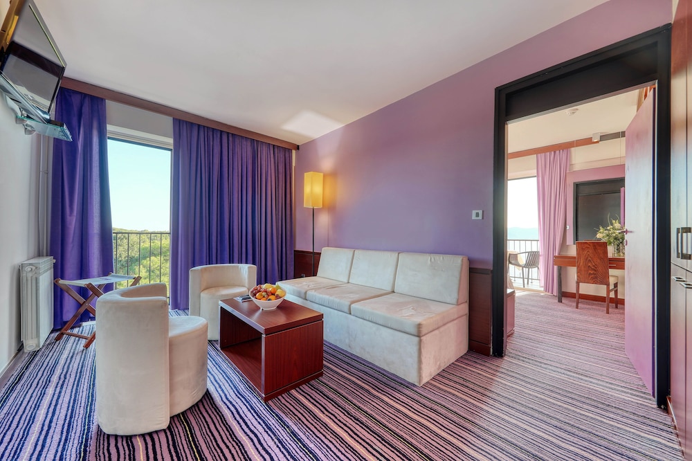 Basic Suite, Balcony (Sea View) photo 2