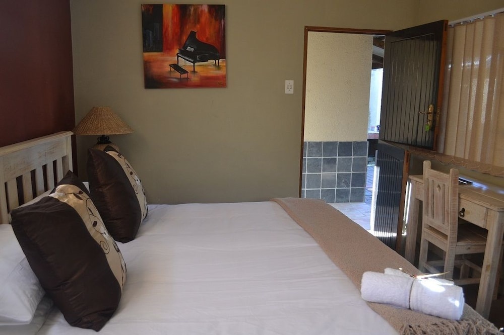 Standard Double Room (1)