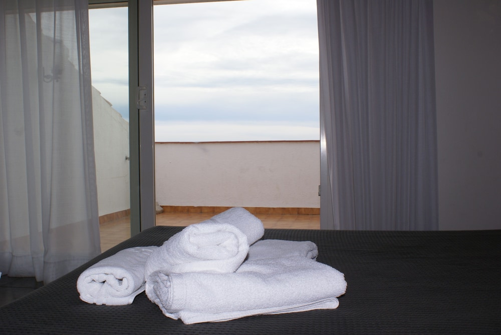 Superior Studio Suite, Beach View photo 2