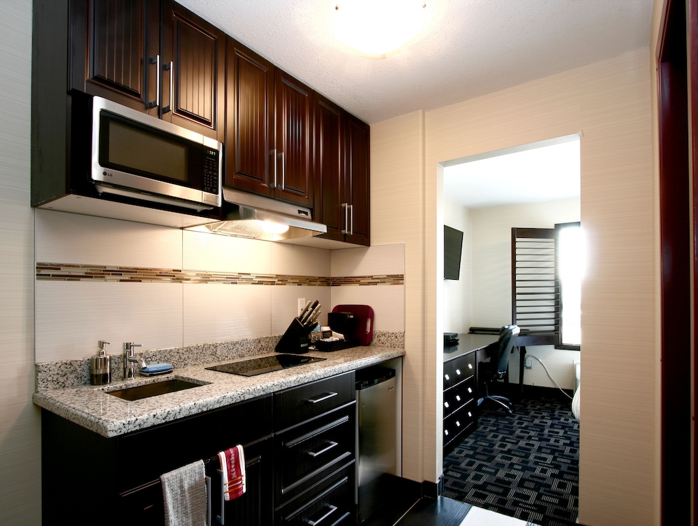 Executive Double Suite with Kitchenette photo 1