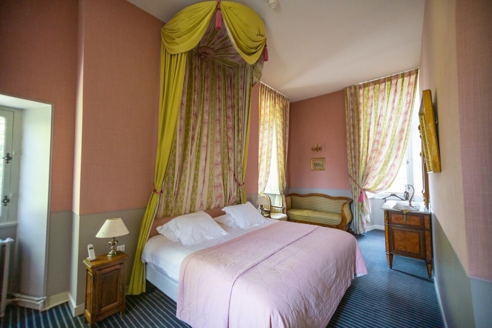 Luxury Triple Room, Ensuite, Courtyard View (Jeanne D'albret) - Photo 1
