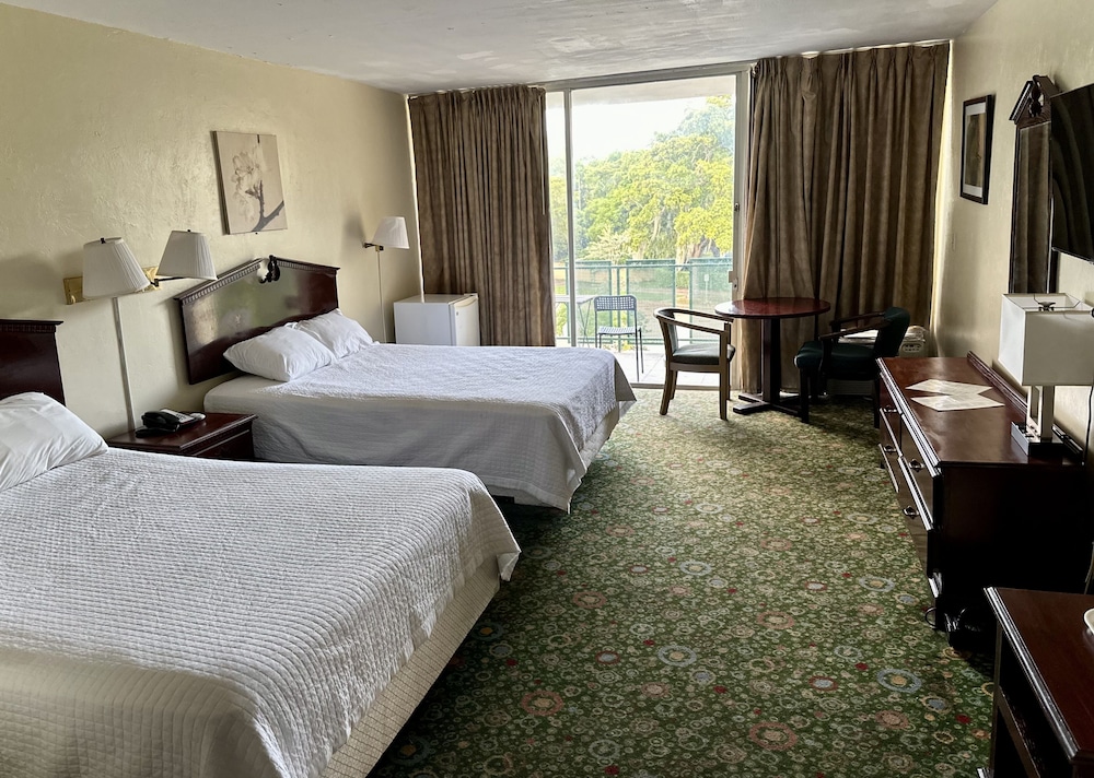 Standard Room, 2 Queen Beds - Photo 7