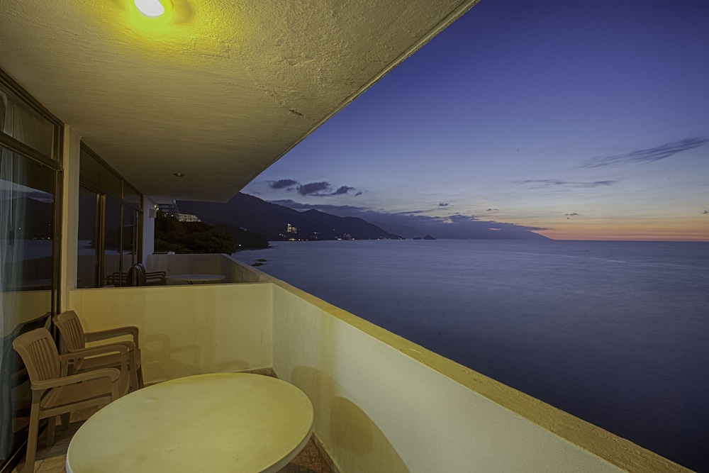 Ocean Front Suite - Photo 11