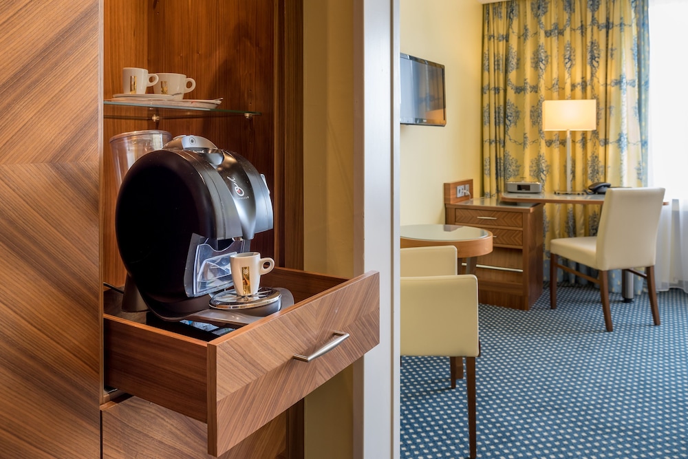 Deluxe Double or Twin Room - Photo 3