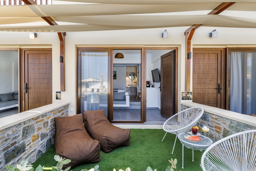 Junior Room, Garden View