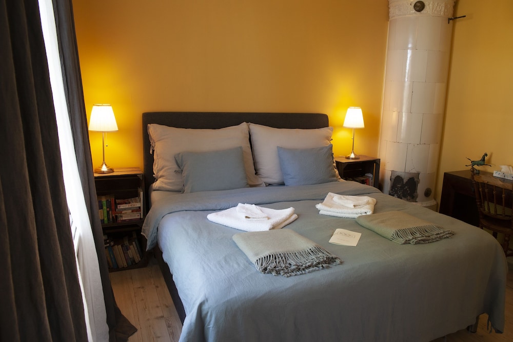Deluxe Double Room, Private Bathroom, Garden View (Saffron)