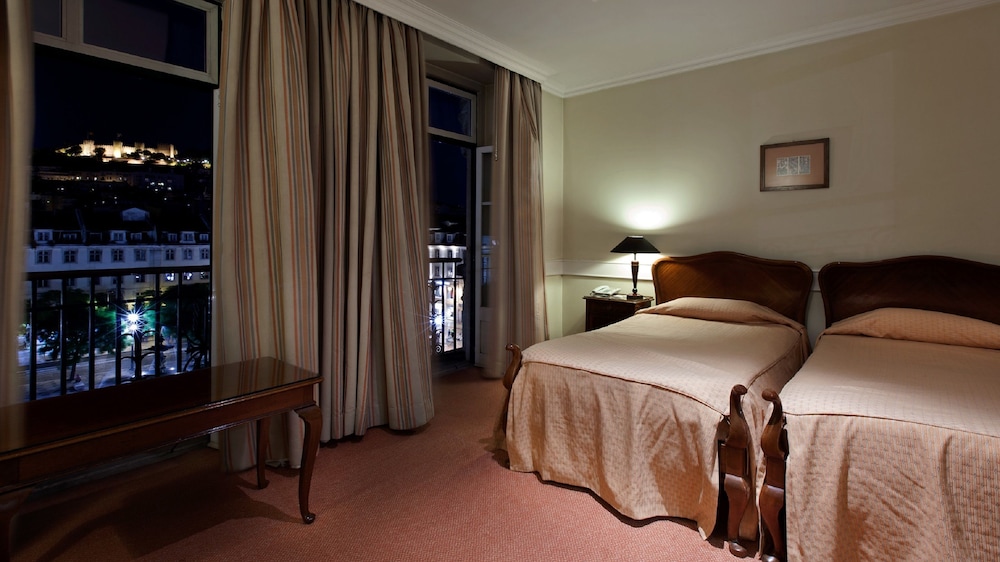 Double or Twin Room (Rossio and Castle View + Extra Bed)