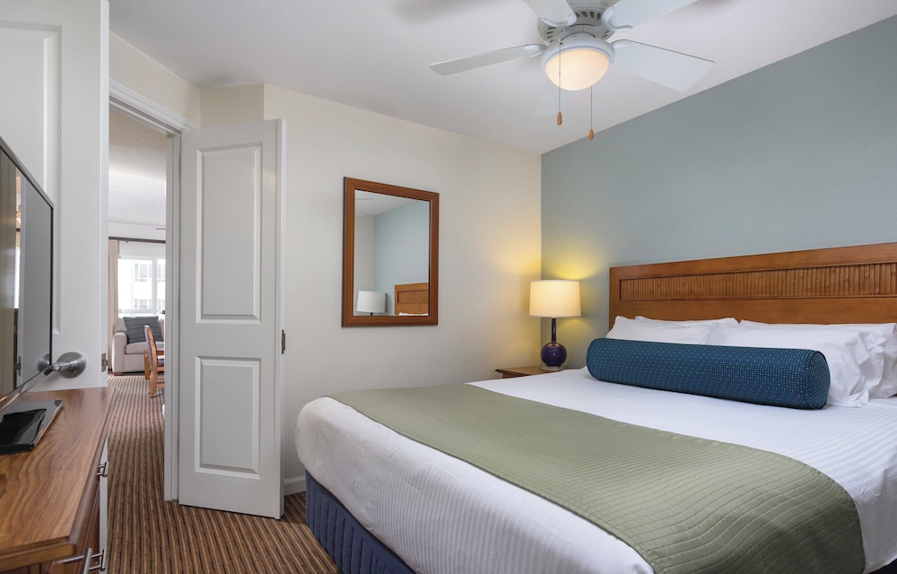 Standard Room, 1 Queen Bed photo 3