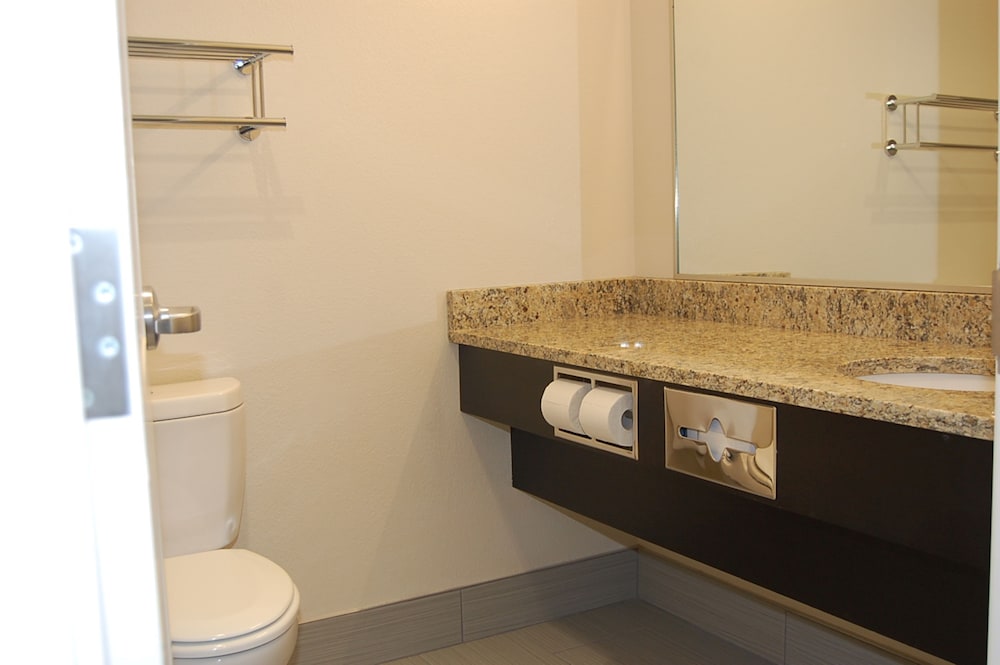 Deluxe Room - Photo 10