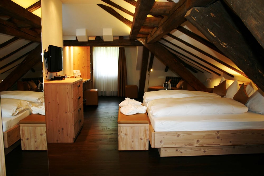 Suite, 2 Twin Beds, Jetted Tub photo 1