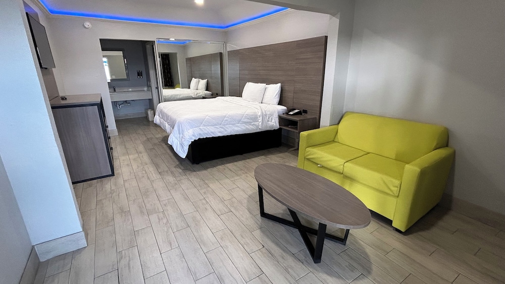 Room, 1 King Bed, Non Smoking (Accessible) - Photo 1