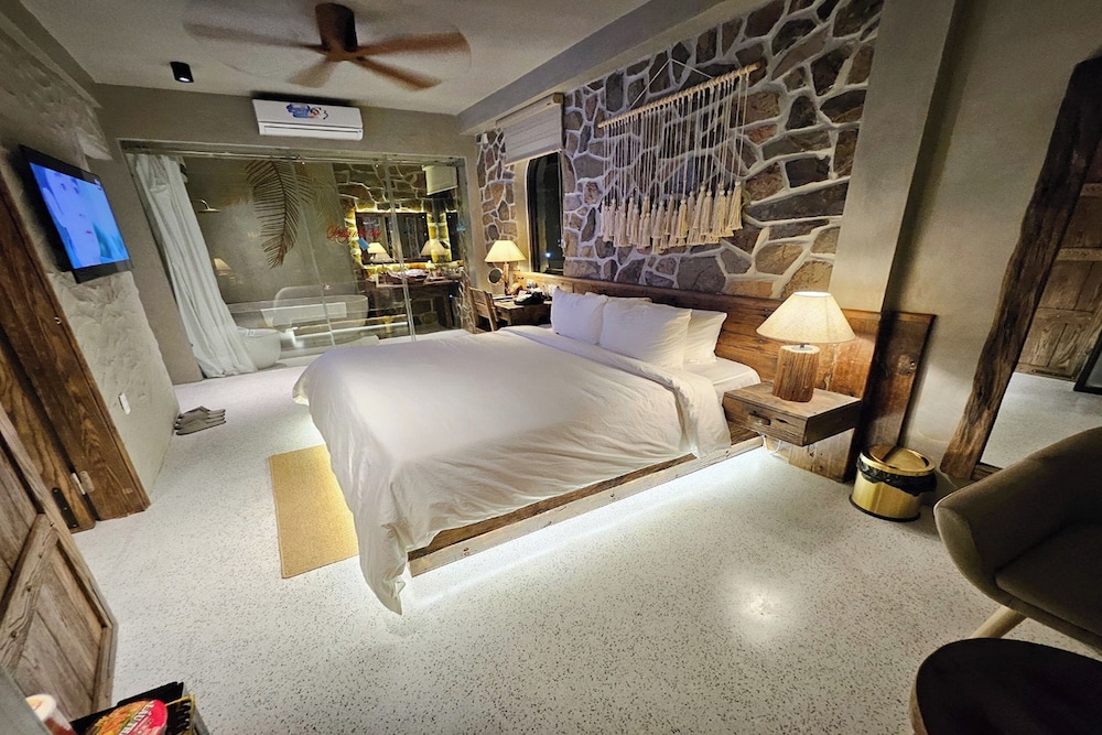 VIP Room - Photo 5