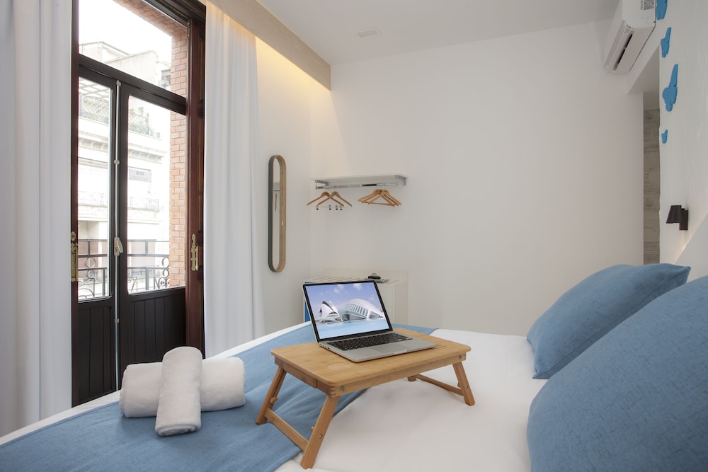 Superior Double Room thumbnail 6