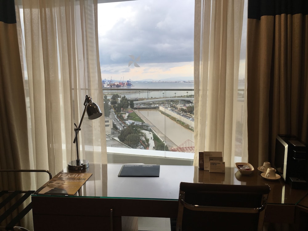 Junior Suite, 1 Bedroom, Sea View, Corner thumbnail 5