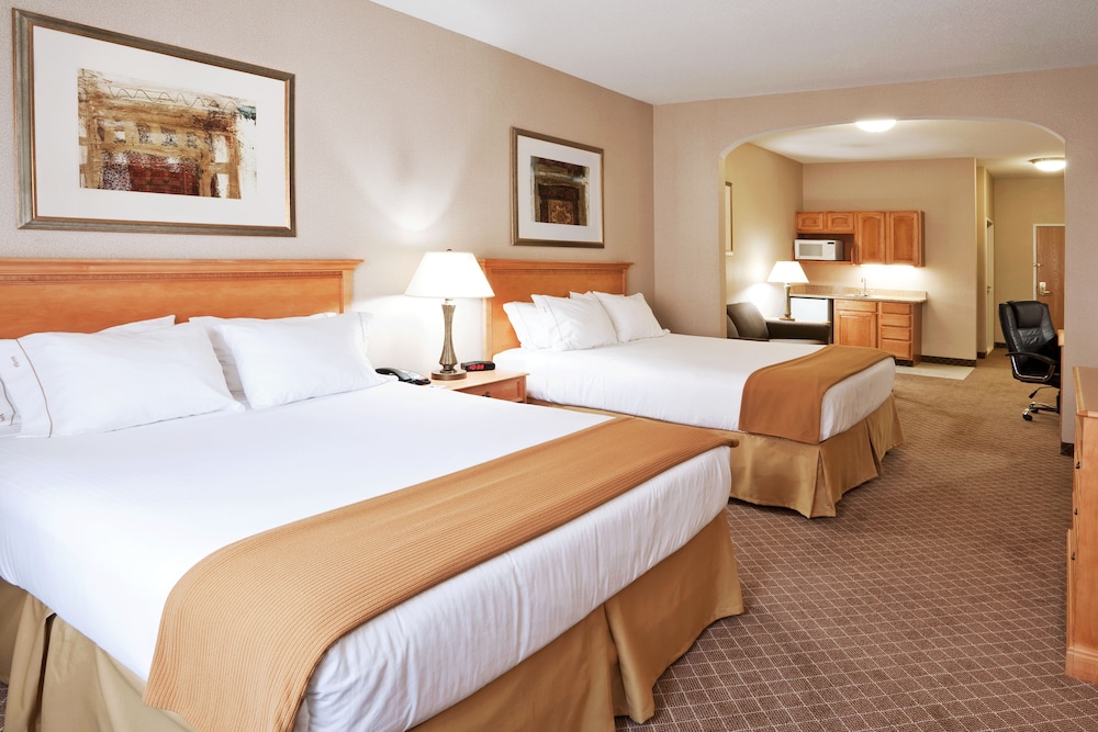 Suite, 2 Queen Beds - Photo 3