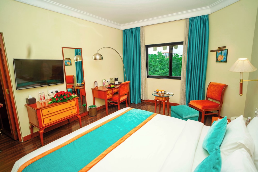 Executive Suite - Photo 2