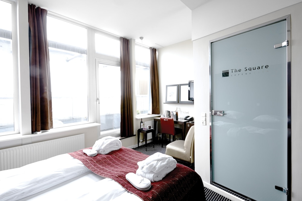 Executive double room with lounge access - Photo 2