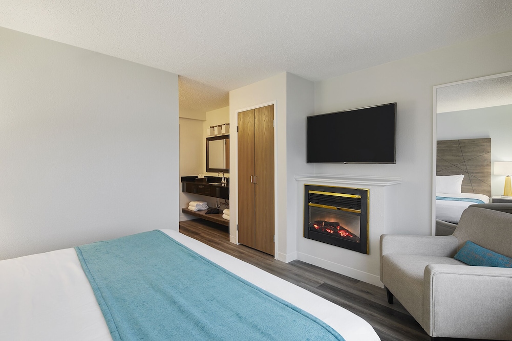 King Bed, Fireplace, Sitting Room with Sofa Bed photo 1